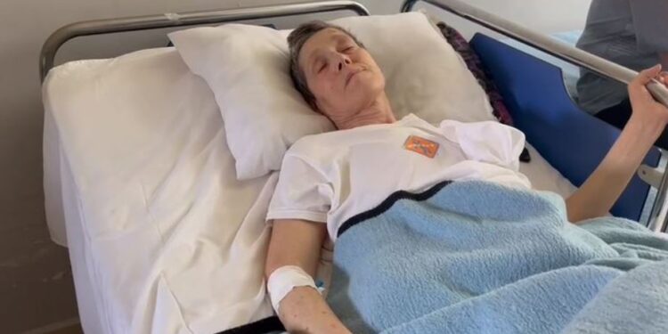 Burri dhunon dhe hedh nga shkallët gruan në Korçë, e mban 6 ditë në shtëpi me këmbë të thyer