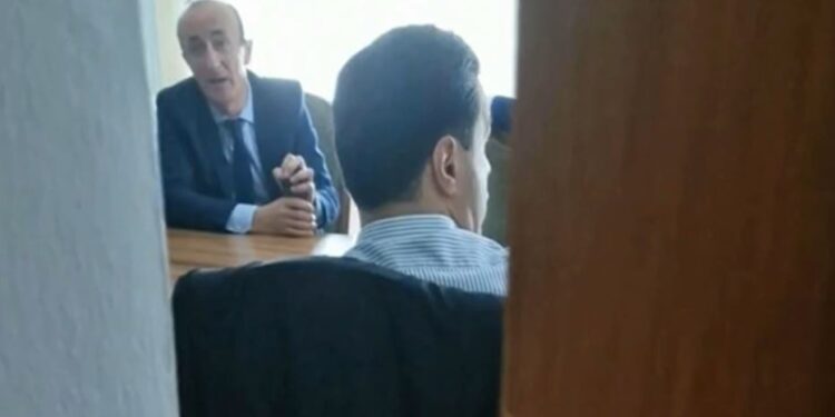 Dolën kundër hapjes së garës për kryetar të PD, Basha ulet dhe diskuton veçmas me Sulën dhe Korreshin