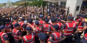 Përplasje në kampin e MEK, vjen reagimi i Ministrisë së Brendshme: Muxhahedinët nuk i qëndruan marrëveshjes