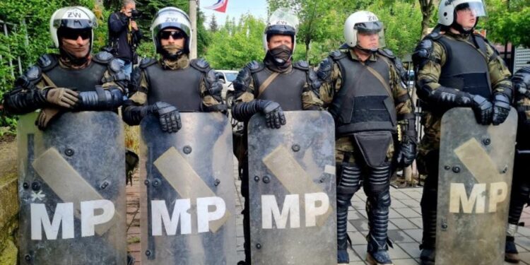 Arrestohet njëri nga organizatorët e sulmeve ndaj KFOR-it, lëndohen tre policë