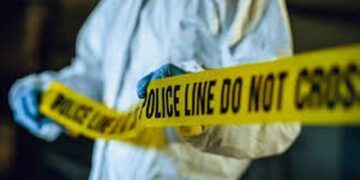 U acarua nga zhurma e fëmijëve, gruaja qëllon për vdekje fqinjën