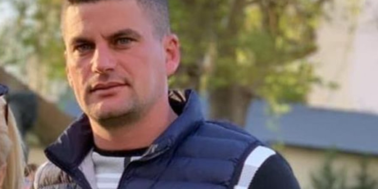 Vdekja tragjike e Feratit në fushë nga energjia elektrike dhe bllokimi në ambulancë