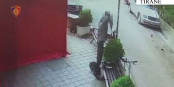 Bënte kërdinë duke vjedhur biçikleta në mes të ditës, arrestohet 31-vjeçari në Tiranë