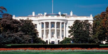 Shtëpia e Bardhë i kërkon Kosovës dhe Serbisë të rikthehen në dialog, përshëndet dhe gatishmërinë e Kurtit për zgjedhje të reja