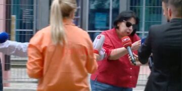 “A jeni në vete?”- Silva Bino “kapet” me gazetarët pasi dëshmoi për 1 orë në SPAK për tenderin e ISHP-së