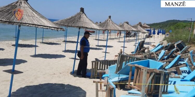 Kishin zaptuar tokën, lirohet hapësira publike në plazhin “Rëra e Bardhë” në Durrës