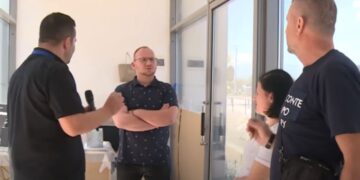 “Ishte dashuri me shikim të parë”, përgjegjësja heq nga puna çiftin në Berat sepse zbuloi romancën mes tyre