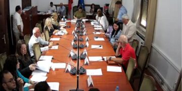 Komisioni i Edukimit miraton projektligjin për studentët e Mjekësisë