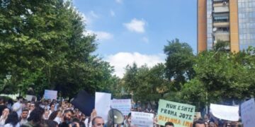 Studentët e Mjekësisë paralajmërojnë përshkallëzim të protestës: Do të bojkotojmë vitin akademik