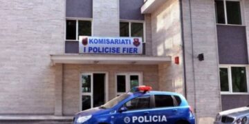 Zbulohet kanabis, kokainë, fishekë dhe një elektroshok, tre të arrestuar në Fier