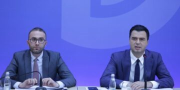 Bardhi kërcënon Bashën: Thuaje në publik ose do të nxjerr mesazhet