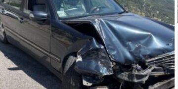 Aksident në kthesat e Llogarasë, përplasen dy makina