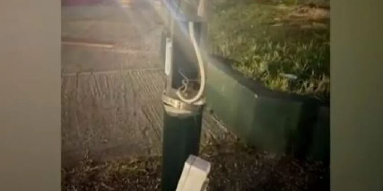 Po luante në këndin e lojërave dhe goditet nga rryma elektrike, shpëton mrekullisht 11-vjeçari në Greqi