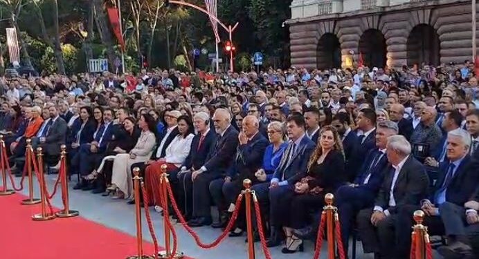 Kreu i shtetit mungoi në pritjen e Clinton, Presidenca: Ja arsyeja