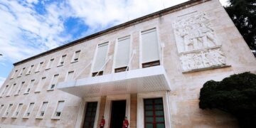 Qeveria miraton ndryshimet, tashmë hapja e agjencive funerale do të bëhet me licencë