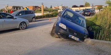 Aksident në Fier, 4 të plagosur, mes tyre 2 fëmijë të mitur
