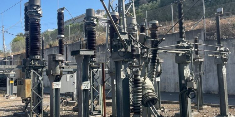 Zjarr në afërsi të nënstacionit në Sarandë, stakohet energjia elektrike, OSSH në punë për rikthimin e dritave