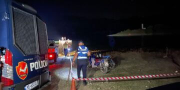 Aksident në aksin Peqin-Elbasan, makina përplaset më një karrocë, vdes një 58-vjeçar