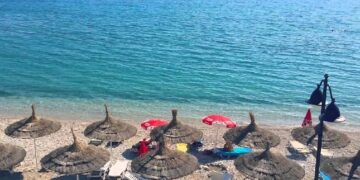 60% e qytetarëve në pamundësi për të përballuar pushime, deputeti i PD: Shqipëria po kthehet në një “mollë” e ndaluar për shqiptarët