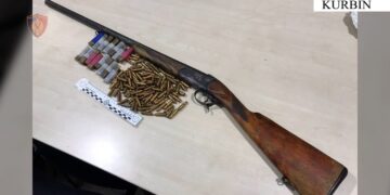 Dhunonte vazhdimisht bashkëshorten dhe e kanosi me jetë, arrestohet 64-vjeçari në Kurbin