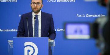 “Damkë turpi përjashtimi i 50 mijë anëtarëve”, Bardhi akuza të forta Bashës: Po urdhëron që PD të behët parti private