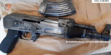 I riu nuk duron parakalimin e gabuar, merr armën dhe shkon të vrasë 32-vjeçarin në Vaun e Dejës