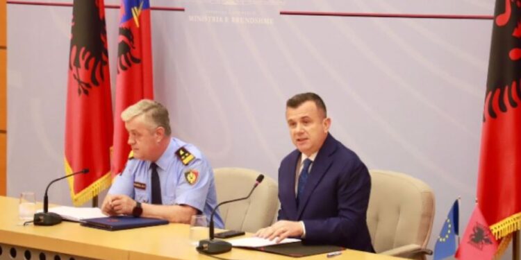 Balla nuk kursen kritikat për Ardi Veliun: Sa shefa kape me “presh në duar”?