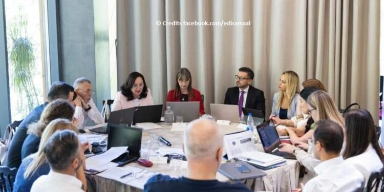Edi Rama gjen “të papërgatitur” ministrat, “vë në rresht” zv/ministrat dhe sekretarët e përgjithshëm
