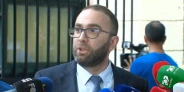 “Ka pasur kohë për tu arratisur”, Bardhi pas shtyrjes së vendimit për Ahmetajn: Mazhoranca i dha kohë të fshihej nga drejtësia