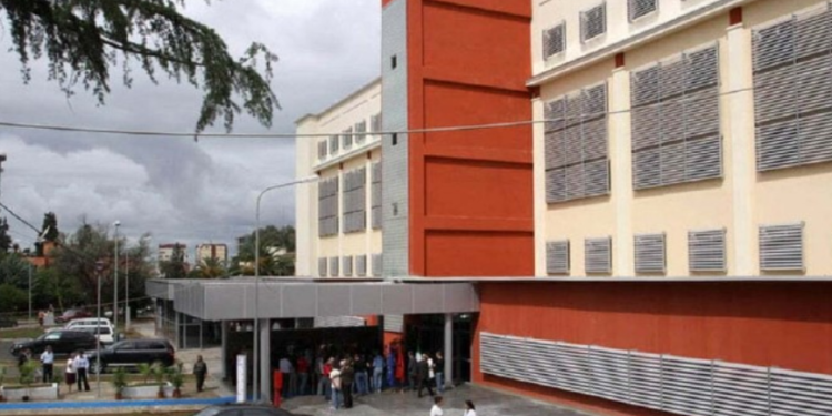 11-vjeçari në Tiranë bie në kontakt me energjinë elektrike, dërgohet me urgjencë në spital