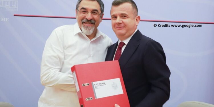 Taulant Balla hyn në Ministrinë e Brendshme, Çuçi i dorëzon “dosjen”