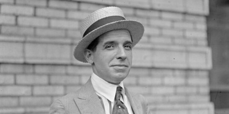 Charles Ponzi, mashtruesi që krijoi skemën e famshme, nga e cila e pësuan keq edhe shqiptarët