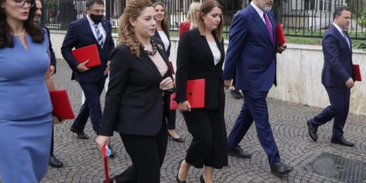 5 ministrat që Rama u “ha kokën” në shtator: Arsyet për secilin