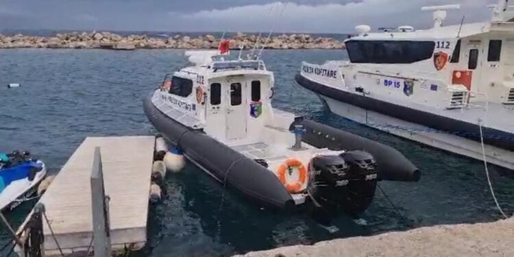 Moti i keq në Vlorë, policia apel drejtuesve të mjeteve lundruese: Mos dilni në det