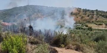 Zjarr në vendin e grumbullimit të mbetjeve në Kukës, era e fortë favorizon flakët