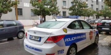 Akuzohet për shpërdorim detyre dhe korrupsion, ndalohet oficeri i policisë në Durrës
