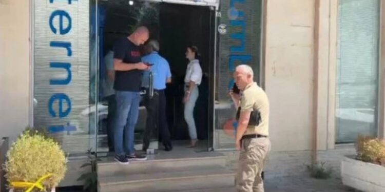 Dhunoi për vdekje 55-vjeçarin duke e goditur me grusht pas një konflikti banal, arrestohet autori