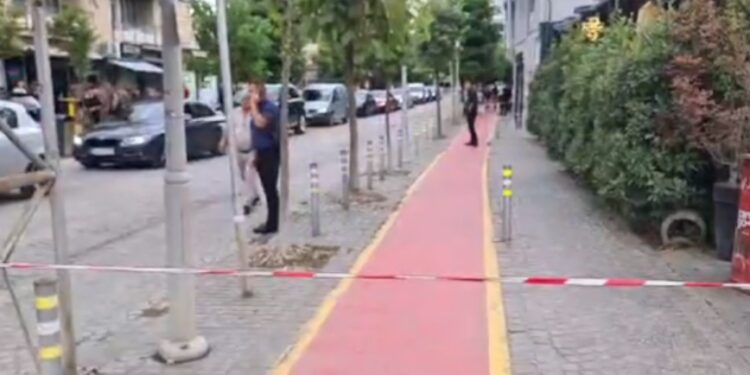 Të shtëna me armë zjarri në një lokal në qytetin shqiptar, një i plagosur