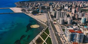 Rriten çmimet e banesave në Vlorë, ekspertët: Shkak janë investimet e mëdha