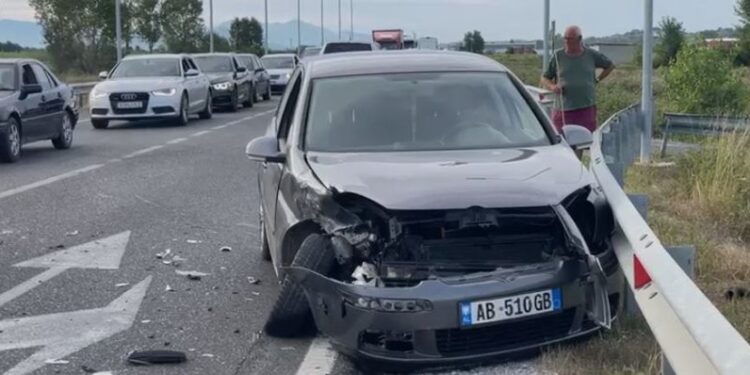 Aksident i rëndë, dy automjete përplasen ‘kokë më kokë’, zbardhen detajet e para