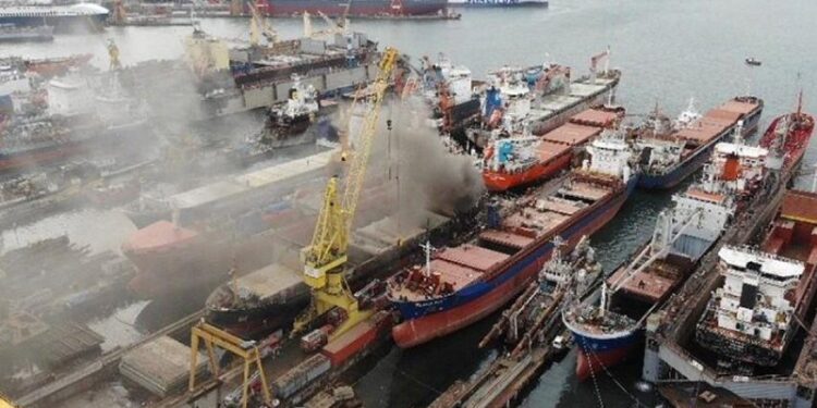 Shpërthim i fuqishëm në portin turk, raportohet për të vdekur