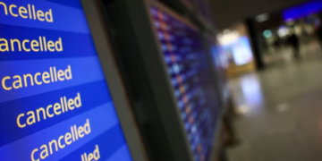 Stuhia në Gjermani, anulohen dhjetëra fluturime në aeroportin e Frankfurtit