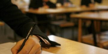 Burokratët e Ministrisë së Arsimit shtojnë stresin e maturantëve, mjekësia dhe arkitektura, të dyja në një ditë