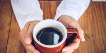 Studimet e fundit ngrenë alarmin: Nga yndyra trupore te diabeti, ja çfarë shkakton niveli i kafeinës në gjak