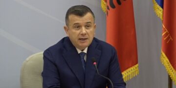 Zjarret në vend, reagon Balla: Ndëshkim për këtë krim barbar, do t’i ndjek personalisht këto çështje penale