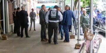 Krim horror, burri vret gruan në sy të fëmijëve dhe më pas veten