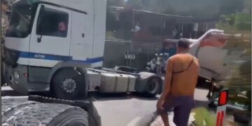 Ndahet në dysh trajleri në Llogara, bllokohet rruga