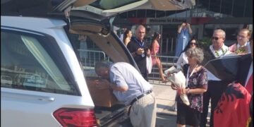 Ishte varrosur në Romë, kthehen në Atdhe eshtrat e ish-prefektit të Tiranës Qazim Mulleti