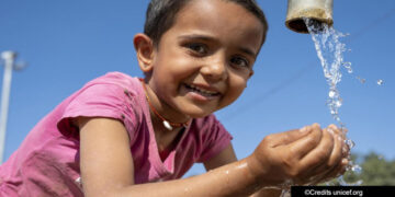 Paralajmërojnë studiuesit, bota po përballet me mungesën e ujit të pijshëm