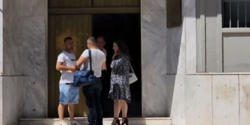 U dhunuan nga gardisti dhe fisi i tij, familja Kaçi merr urdhër mbrojtjeje